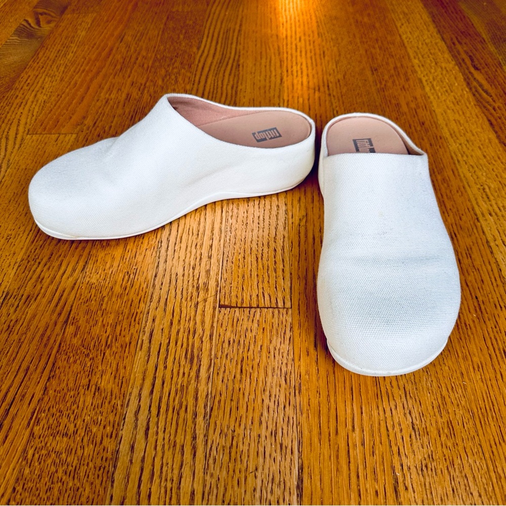 FitFlop SHUV Canvas Women's Slip-On Microwobbleboard Clogs Cream/Off-White, 8